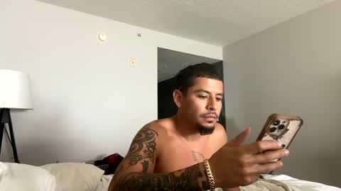 Snapshot of miamiclos1 chatting on 01/03/25, 01:47 miamiclos1 online show from 01/03/25, 01:47