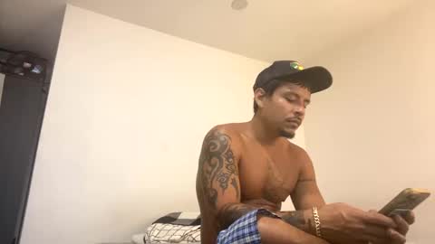 Snapshot of miamiclos1 chatting on 10/05/25, 04:44 miamiclos1 online show from 10/05/25, 04:44