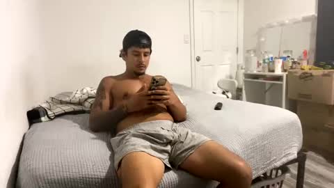 Snapshot of miamiclos1 chatting on 10/19/25, 03:29 miamiclos1 online show from 10/19/25, 03:29