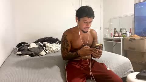 Snapshot of miamiclos1 chatting on 10/24/25, 04:53 miamiclos1 online show from 10/24/25, 04:53