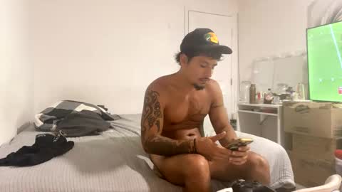 Snapshot of miamiclos1 chatting on 10/29/25, 02:14 miamiclos1 online show from 10/29/25, 02:14