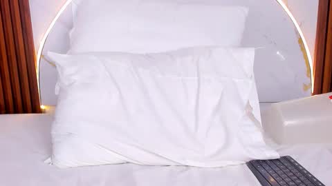 Mia  online show from 11/27/25, 05:09