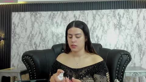 Mia   -5 7001400 Follow  online show from 02/06/25, 12:48