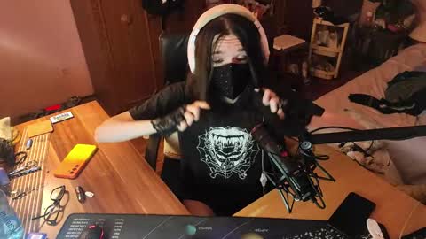 Snapshot of miaowhowl chatting on 09/25/25, 06:22 Kristien online show from 09/25/25, 06:22