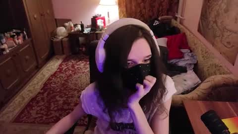 Snapshot of miaowhowl chatting on 10/31/25, 05:58 Kristien online show from 10/31/25, 05:58