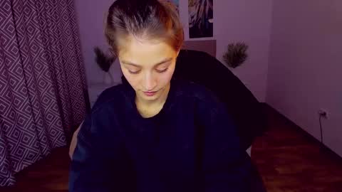 Mia online show from 12/22/24, 10:15