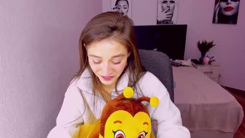 Mia online show from 12/25/24, 09:33