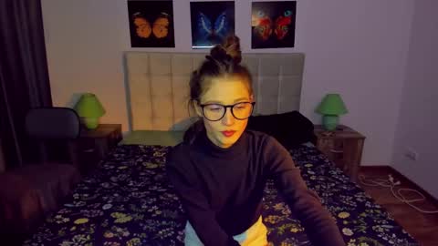 Mia online show from 01/04/25, 05:37