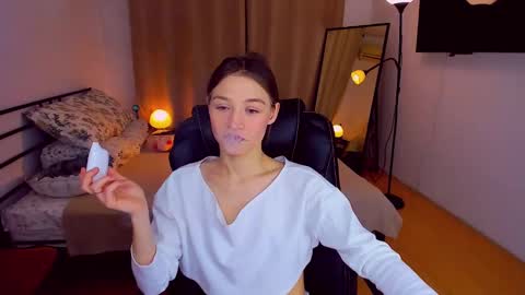 Mia online show from 02/11/25, 06:01