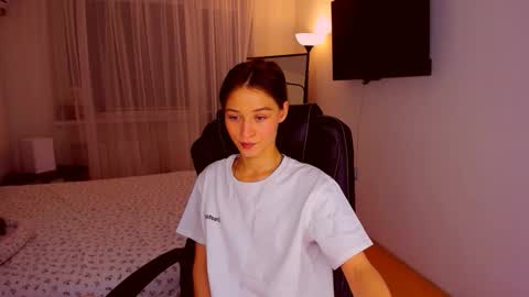 Mia online show from 10/12/25, 09:03