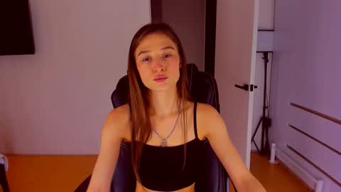 Mia online show from 10/26/25, 07:20