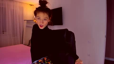 Mia online show from 12/03/25, 07:34