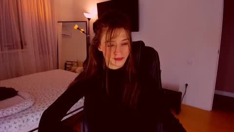 Mia online show from 01/16/26, 07:07