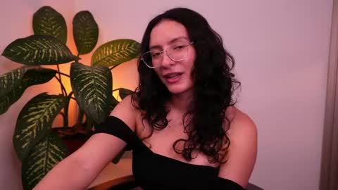 Snapshot of miaportman chatting on 05/23/26, 03:23 MIAPORTMANN online show from 05/23/26, 03:23