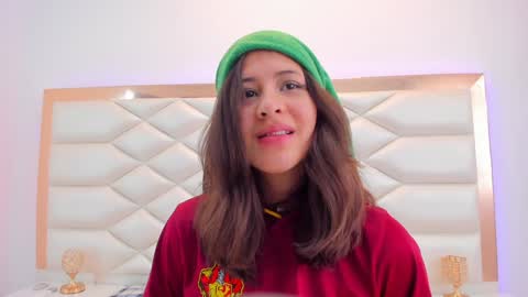 Snapshot of miaqueen021 chatting on 01/13/25, 03:26 Sweetie Mia online show from 01/13/25, 03:26