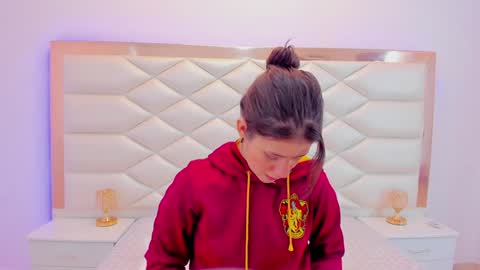 Snapshot of miaqueen021 chatting on 01/25/25, 12:16 Sweetie Mia online show from 01/25/25, 12:16