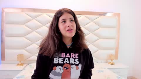 Snapshot of miaqueen021 chatting on 01/30/25, 06:21 Sweetie Mia online show from 01/30/25, 06:21