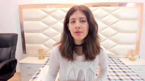 Snapshot of miaqueen021 chatting on 02/06/25, 12:26 Sweetie Mia online show from 02/06/25, 12:26