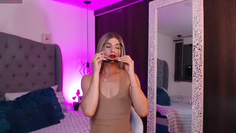 Snapshot of miaromanove_ss chatting on 02/21/25, 02:50 Mia Romanove online show from 02/21/25, 02:50