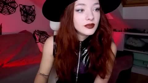 Snapshot of miarouge_me chatting on 10/27/25, 03:32 Mia online show from 10/27/25, 03:32