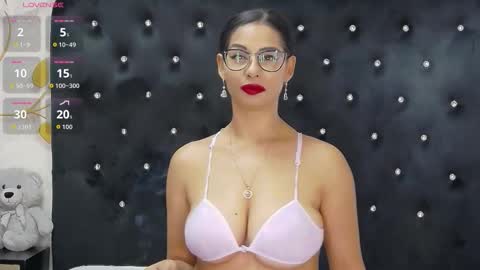 Mia online show from 10/27/25, 01:04