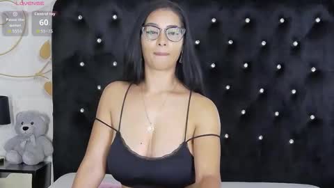 Mia online show from 10/29/25, 01:35