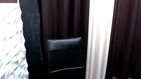 Snapshot of miasexxie chatting on 02/19/25, 09:06 mia online show from 02/19/25, 09:06