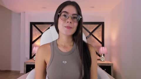 Mia online show from 02/01/25, 12:18