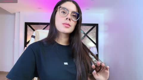 Mia online show from 09/12/25, 08:31