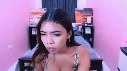 Snapshot of miasmith09 chatting on 04/30/26, 04:19 Pau and jence online show from 04/30/26, 04:19