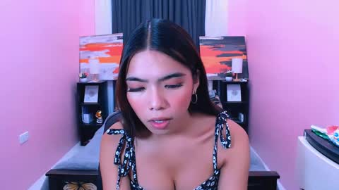 Snapshot of miasmith09 chatting on 05/09/26, 01:44 Pau and jence online show from 05/09/26, 01:44