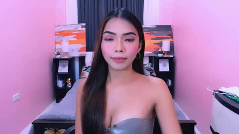 Snapshot of miasmith09 chatting on 05/10/26, 02:28 Pau and jence online show from 05/10/26, 02:28