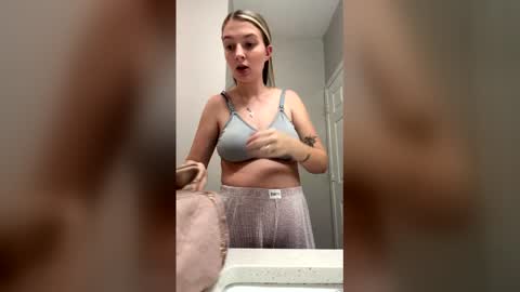 miasmith_001 online show from 05/06/26, 07:41