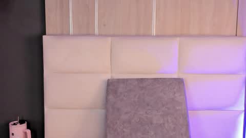 Mia online show from 04/23/26, 08:33