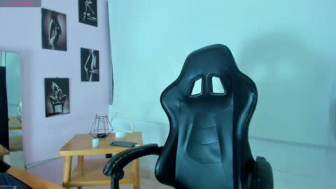 Miaa valentinaaa online show from 12/10/24, 04:02