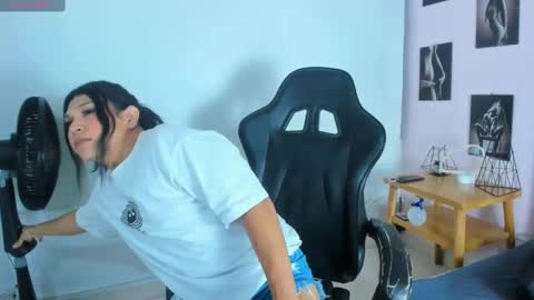Miaa valentinaaa online show from 03/10/25, 12:29