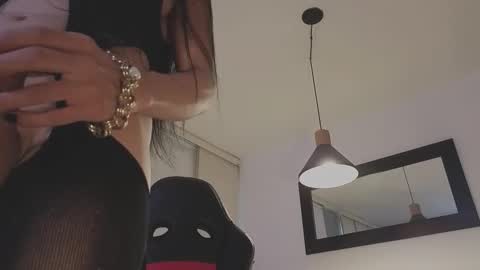 Mia online show from 03/10/26, 09:31