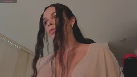 Mia online show from 04/10/26, 04:55