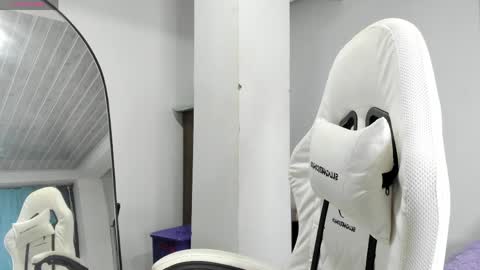 Mia Villalobos online show from 05/05/26, 12:07