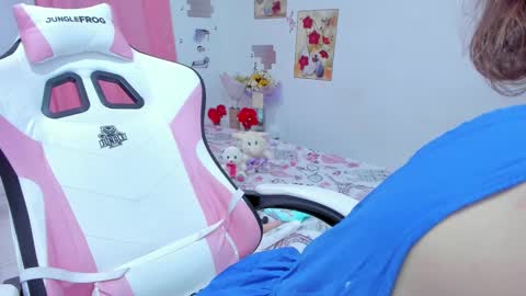 Snapshot of miavolkova_ chatting on 01/17/25, 05:42  Chloe  online show from 01/17/25, 05:42