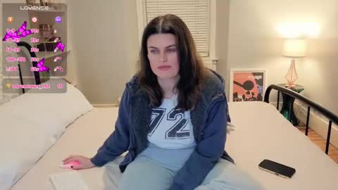 Mia  online show from 10/25/25, 10:37