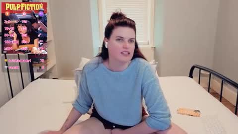 Snapshot of miawallace__ chatting on 05/14/26, 01:40 Mia online show from 05/14/26, 01:40