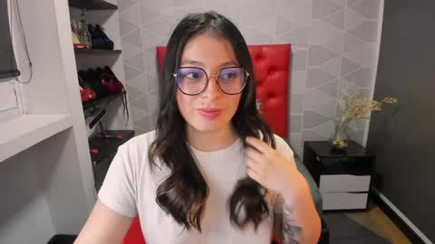 Snapshot of miawils_ chatting on 12/12/24, 11:47 M I A W I L S online show from 12/12/24, 11:47