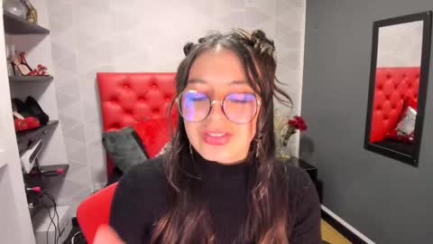 Snapshot of miawils_ chatting on 02/19/25, 11:04 M I A W I L S online show from 02/19/25, 11:04