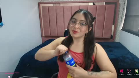 Snapshot of miawils_ chatting on 05/19/26, 06:58 M I A W I L S online show from 05/19/26, 06:58