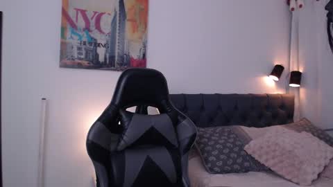 Mia Wilson online show from 11/24/25, 05:40