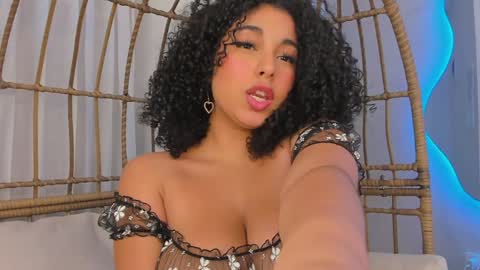 Mia online show from 02/05/25, 04:06