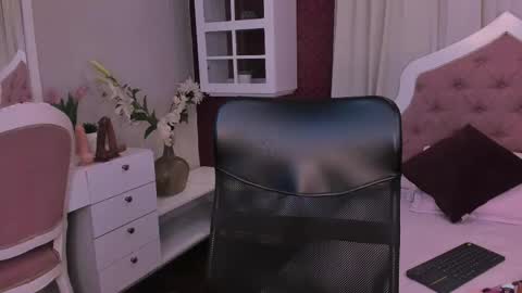 Mia online show from 03/07/25, 06:35