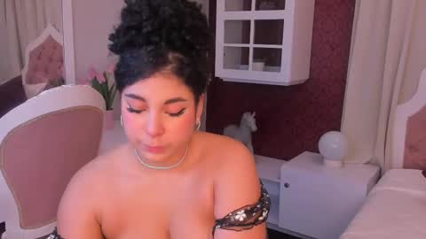 Mia online show from 03/10/25, 03:23