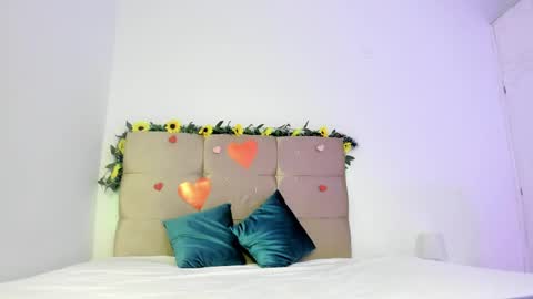 Snapshot of michael_and_sharon chatting on 02/25/25, 12:14 Micky and Sharon online show from 02/25/25, 12:14